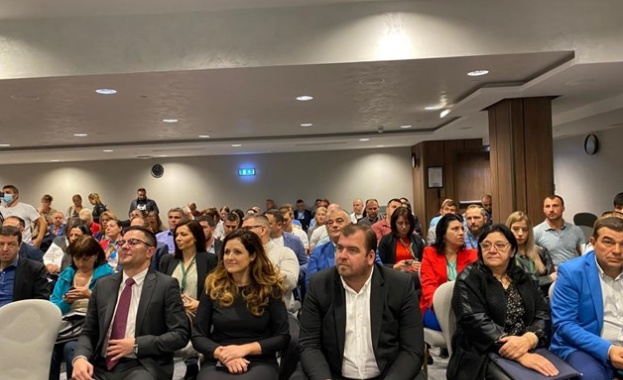 Обединяването на многобройните земеделски бази данни и регистри в единна