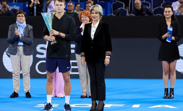 Министърът на младежта и спорта Весела Лечева връчи купите на