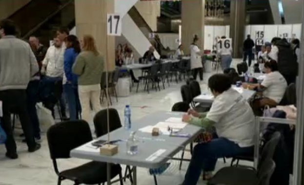 В София предаването на протоколи приключи още преди 6 часа