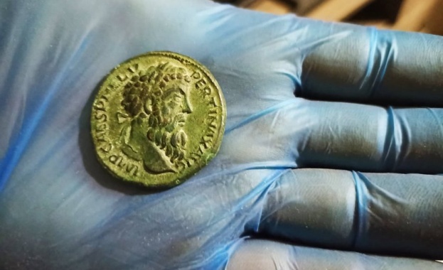 Иманяр е заловен докато с металотърсач обхождал землището на шуменското