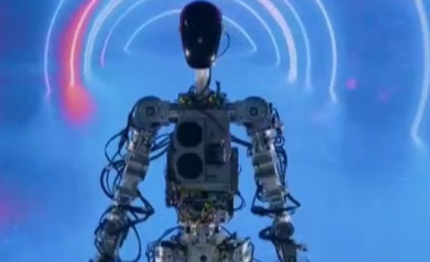 Илон Мъск представи хуманоид, технологичният свят е скептичен към машината