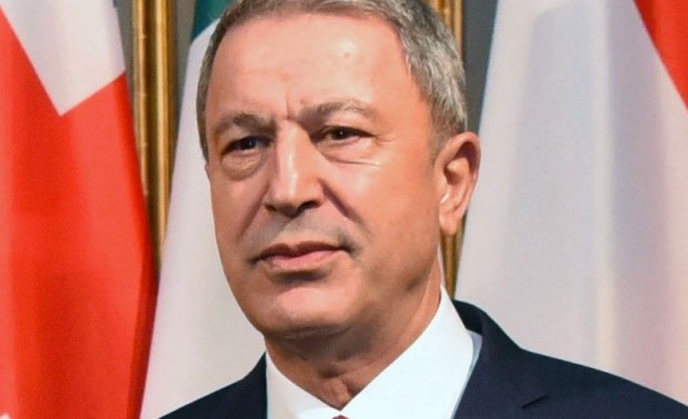 Турският министър на отбраната Хулуси Акар заяви че Анкара ще
