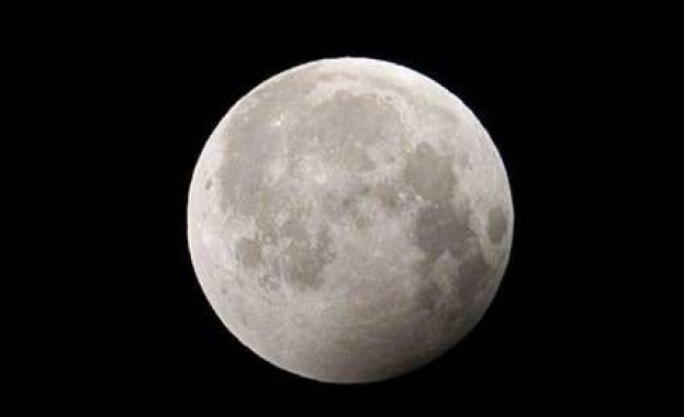 Космическият кораб "Орион" достигна Луната