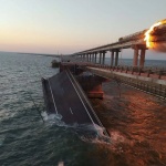 НАК: Камион е взривен на Кримския мост (Видео)