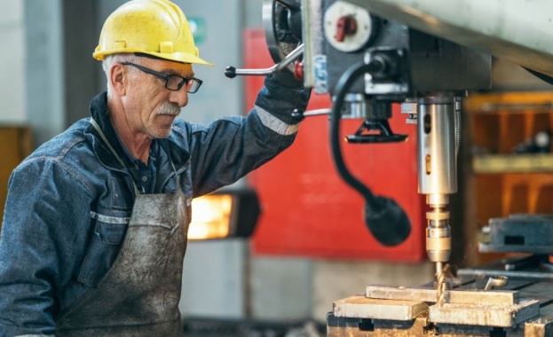 Повече от 340 хиляди пенсионери продължават да работят и пенсиите