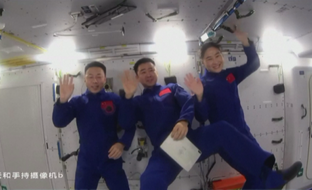 Китай ще предава на живо трети урок от Космоса Той