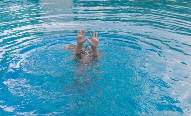 5 годишнo момиченце от България се удавило в басейн по време