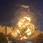 Самолет се разби в жилищна сграда в Русия 