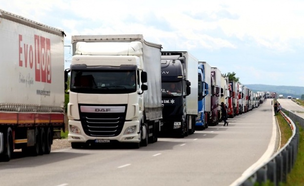 Представители на малки транспортни фирми с до 5 камиона се