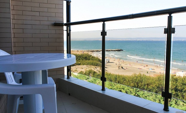 Менюто трябва да бъде на български и на чужд език