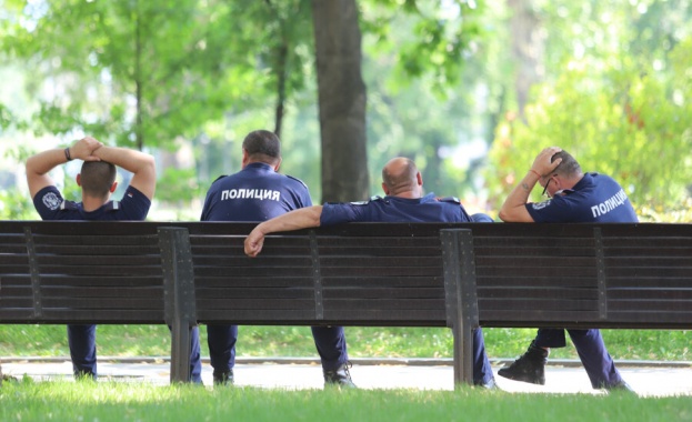 Дни след като беше обявено че и полицаите ще бъдат