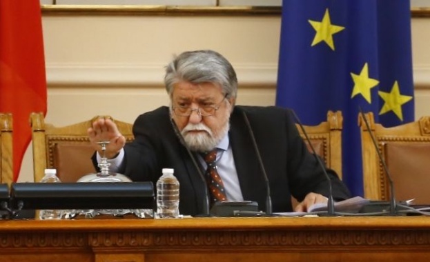 Доайенът на 48 ото Народно събрание Вежди Рашидов се обърна към