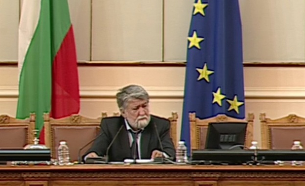 Председателят на Народното събрание Вежди Рашидов закри последното заседание на