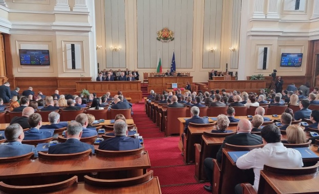 Народното събрание отново направи публични обсъжданията за оказване на военна