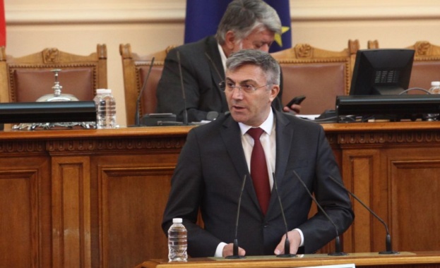 Лидерът на ДПС Мустафа Карадайъ поиска от председателя на Народното