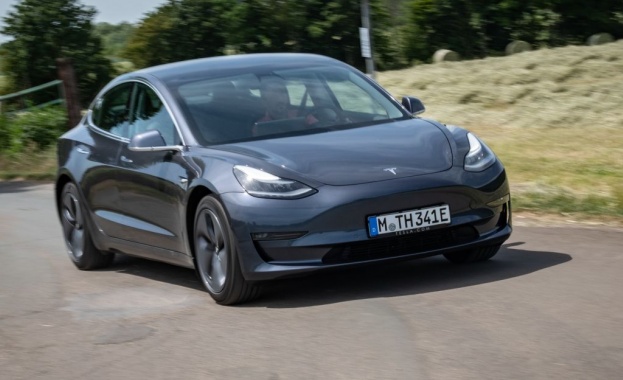 Tesla маха сензори, парктроници и радари