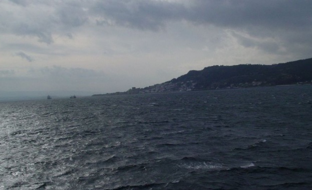 Роспотребнадзор: Водата в Черно море остава безопасна след взрива на Каховската (ВЕЦ)