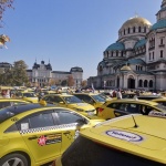 Таксиметрови шофьори на протест в София заради данъка и тарифите за 2023 г. 