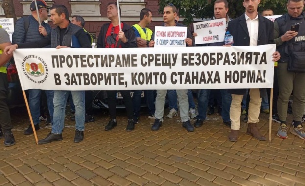 Сред основните им искания са поетапно преминаване от смесен към