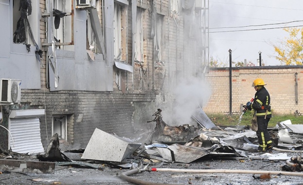 Няколко души пострадаха при експлозия на бомба поставена в автомобил