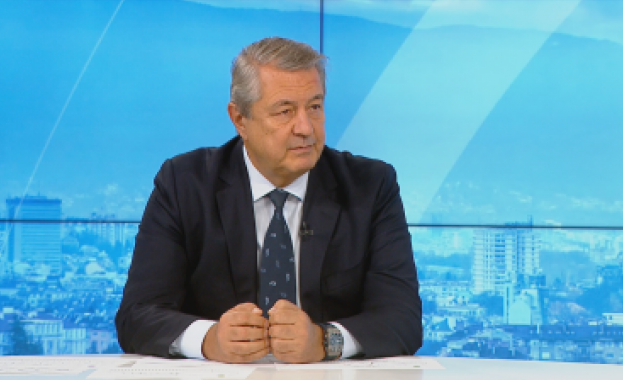 Как се движат цените добивът търговията с петрол на световно