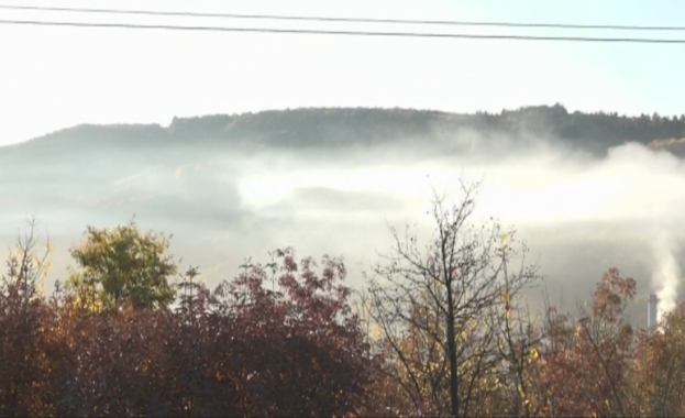 Жители на Велико Търново се оплакват от лоша миризма Откъде