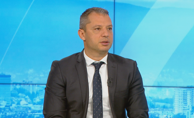 В предаването Панорама по БНТ Делян Добрев каза че външно