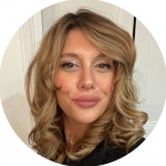 Божана Кацарова се разделя със статуетката си от MasterChef