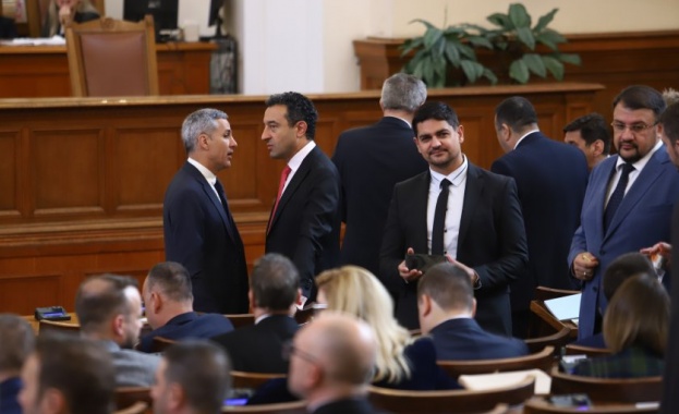 Скандал в парламента: "Продължаваме Промяната" поискаха оставката на Вежди Рашидов