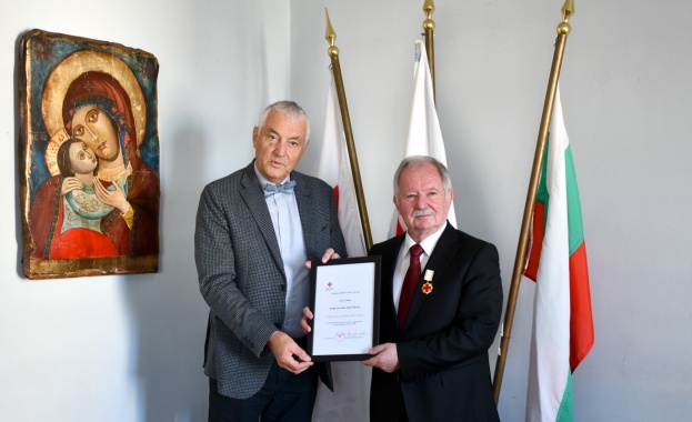 Българският Червен кръст удостои с най високото отличие на организацията