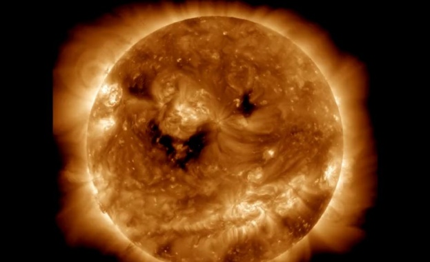 Обсерваторията за слънчева динамика на НАСА публикува необичайна снимка на