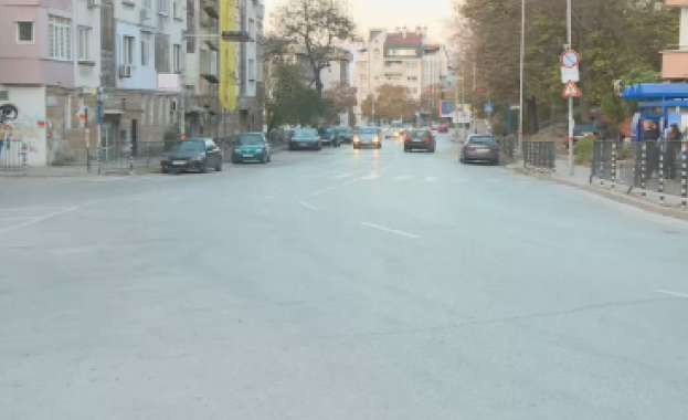 Улиците в Благоевград тази година останаха без подновена пътна маркировка.