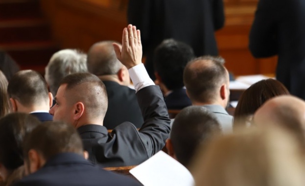 Продължаваме промяната и ДБ предложиха от програмата на парламента за
