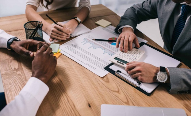 Кредитните анализатори често се наричат анализатори на кредитния риск Това