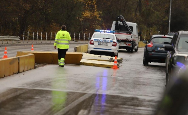 Дипломатически автомобил катастрофира в София