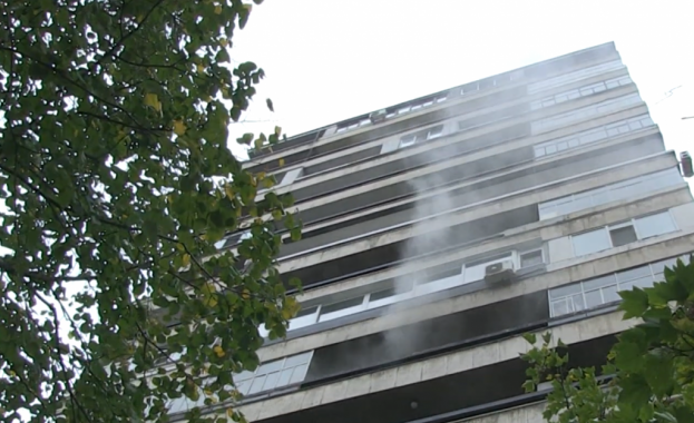 Пожар избухна в 15 етажен блок в района на стадион Локомотив