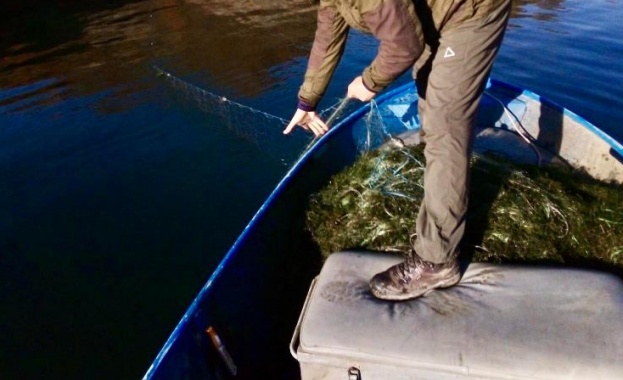 Проверка на язовир Студен кладенец При извършена рутинна проверка по вода