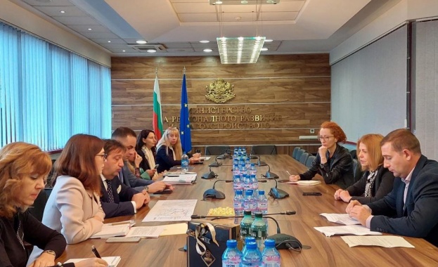 Кметът на София Йорданка Фандъкова и служебният министър на регионалното