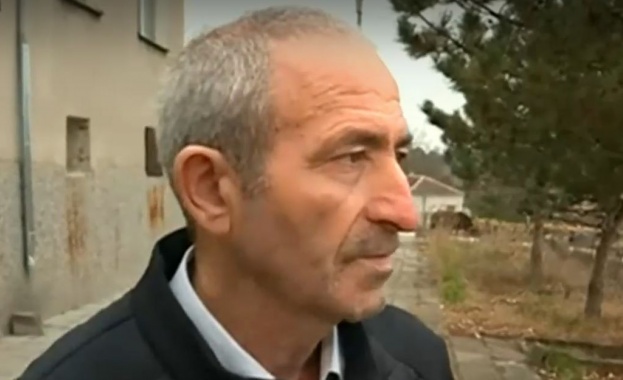 Мигрантите непрекъснато правят дупки в оградата по границата с Турция