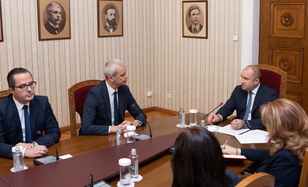 Държавният глава проведе консултации с представители на парламентарната група на