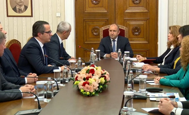 Костадинов пред президента: Готови сме да водим разговори и да защитаваме политики 