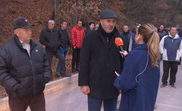 Три пернишки села протестират заради поредно отлагане на ремонта на пътя Драгичево - Кладница