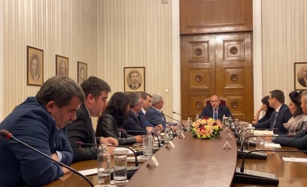 Президентът Румен Радев прие на среща ръководствата на двата най големи