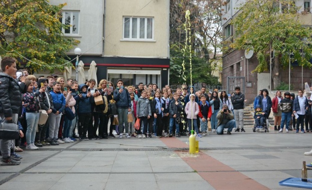 Стотици деца се включиха в първия ден от първия варненски