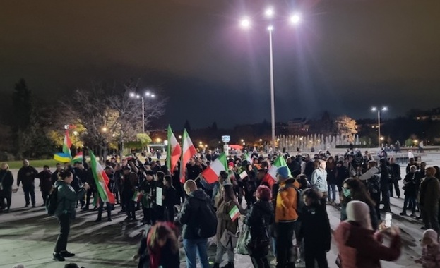 Иранската общност в България подкрепена от неправителствени организации излезе вчера