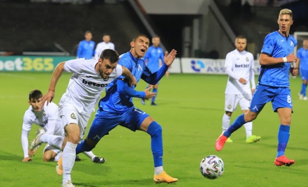 Левски загуби с 1 2 от Славия на Герена и записа