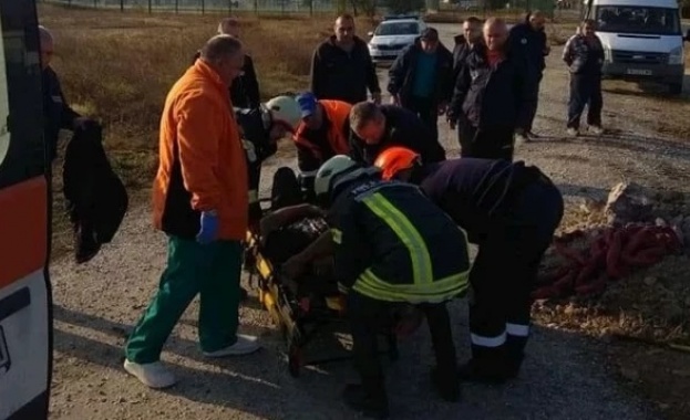 Спасиха мъж заклещен цяла нощ в тръба за отводняване Мъжът