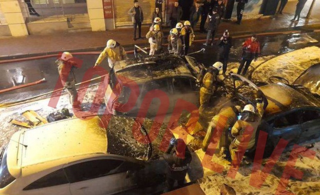 Мощна експлозия разтърси истанбулския квартал Фатих съобщава РИА Новости Унищожен