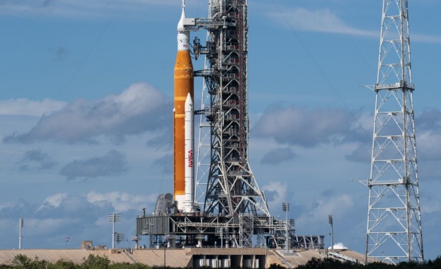 НАСА успешно изстреля новата си ракета до Луната Мисията Артемис 1 неколкократно