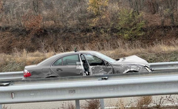 Катастрофа между лек автомобил и микробус на АМ Струма край